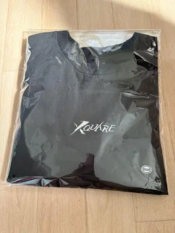 INI XQUARE 숏 기장 티셔츠