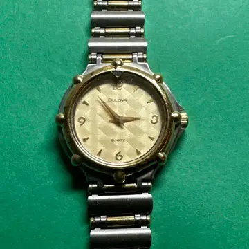 빈티지 새상품급 브로바 BULOVA QUARTZ 손목시계