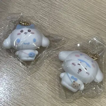 치이카와 산리오 시크릿 플로키 마스코트 참 하치와레 시나몬