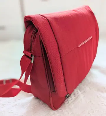 새상품급 Samsonite 숄더백 레드 수납력 탁월