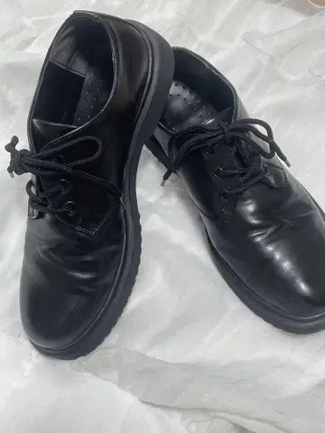 블랙 가죽 로퍼