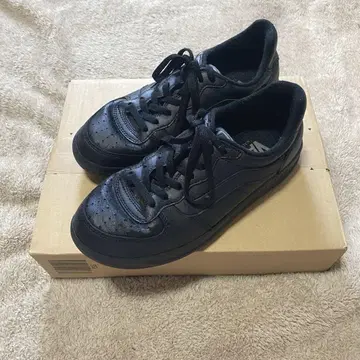 VANS 블랙 가죽 스니커즈 24.5cm