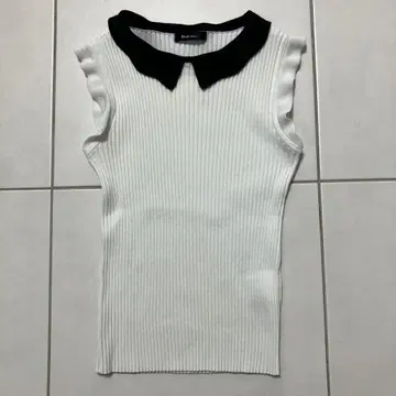 Rene 르네 블랙 옷깃 리브 탑 36