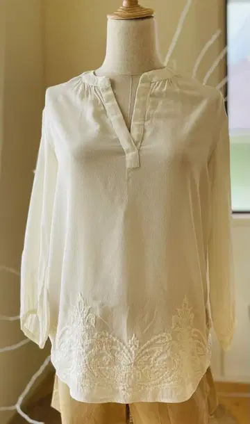 BANANA REPUBLIC 화이트 자수 블라우스 XS