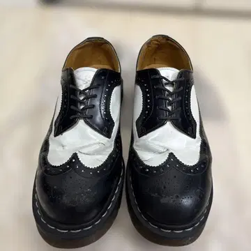 Dr.Martens 블랙 화이트 옥스퍼드 스타일 통굽 로퍼