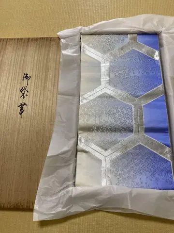 스카이블루와 은색의 후쿠로 오비
