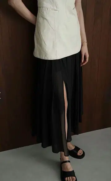 CLANE 시어 슬릿 롱 스커트 black