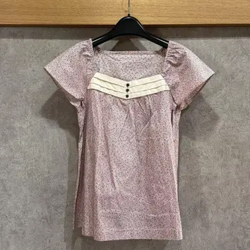 Chez toi 꽃무늬 프릴 소매 셔츠