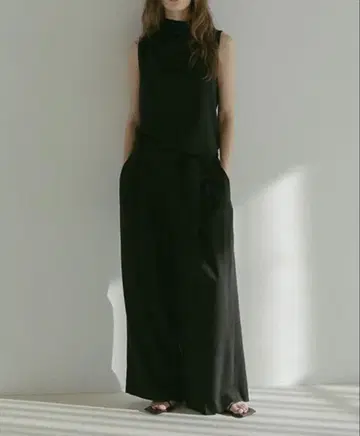 ETRE TOKYO 드레이프 하이넥 슬리브리스 올인원 BLACK