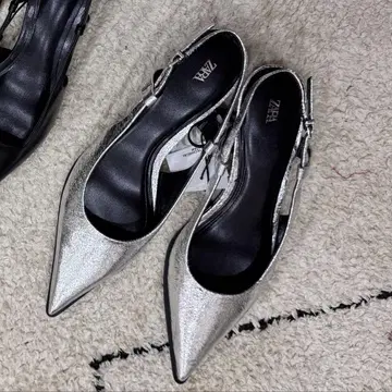 실버 4cm 힐 백 스트랩 펌프스 샌들