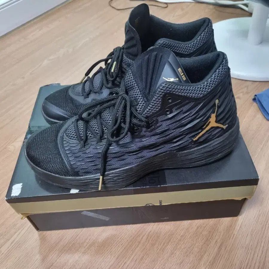 JORDAN 조던 Jordan Melo M13 Black and Gold Basketball Shoes