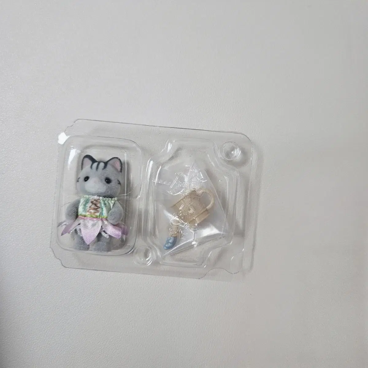 Sylvanian Families Baby Flower Garden Blind Bag Gray Cat (sealed)