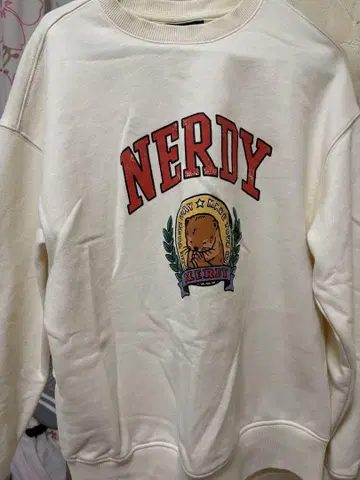 NERDY 아이보리 맨투맨