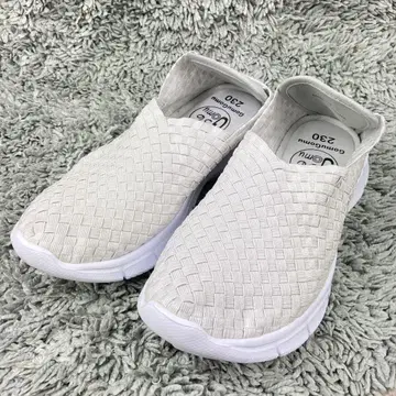 거의 미사용 GomuGomu G56 슬립온 23cm 샴페인