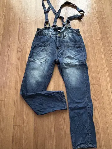 서스펜더가 있는 다크 블루 데님 팬츠