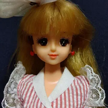 리카짱 인형 금발 빨흰 스트라이프 드레스