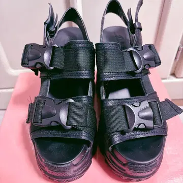 통굽 샌들 블랙