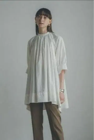 CLANE 볼륨 개더 벌룬 슬리브 상의