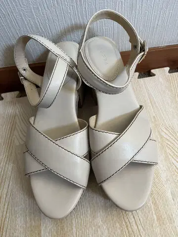 RANDA 스티치 크로스 벨트 샌들