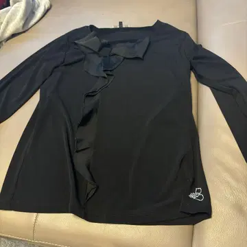 BASILE 블랙 프릴이 달린 긴팔 상의