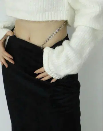 멜트 더 레이디 코스믹 라인 스커트