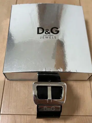 초레어 D&G 블랙 뱅글 벨트 메탈 버클 포함 박스 포함