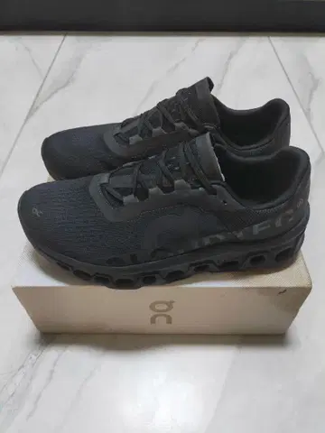 On 클라우드 몬스터 스니커즈 러닝화 27cm