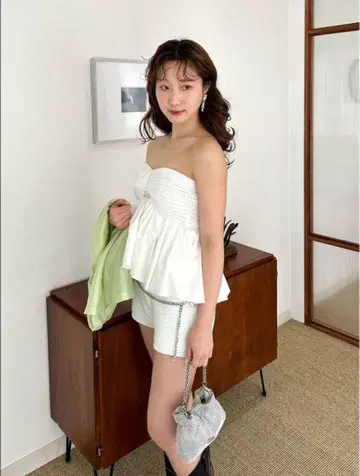 lily brown 벌룬 페플럼 베어 탑 WHT