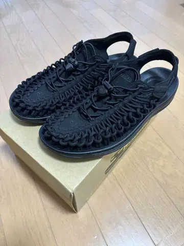 KEEN 유니크 뜨개질 스포츠 샌들 블랙