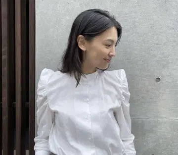 라드로의 2021 SS BRUZZI 블라우스