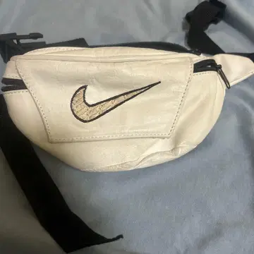 Nike 바디백 화이트 가죽