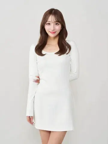Darich 다리치 실루엣 컷 미니 원피스