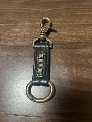 CALEE 가죽 스터드 키링