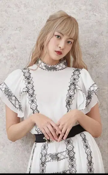 새상품 엑시즈팜 바이컬러 레이스 블라우스 레이스 스커트 셋업