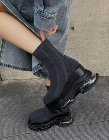 블랙 메쉬 통굽 스니커즈 스타일 부츠