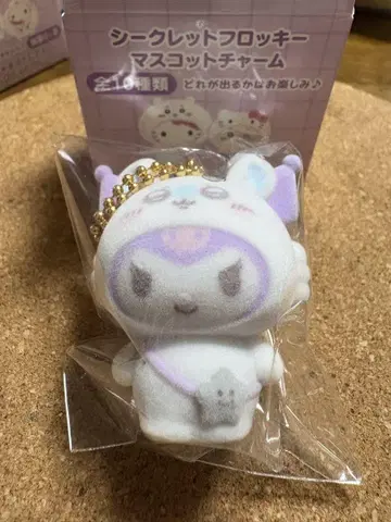 시크릿 플로키 마스코트 참 SANRIO 모몽가 쿠로미