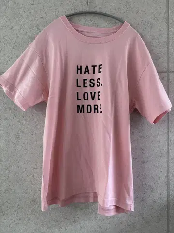 SeaGreen 핑크 티셔츠 HATE LESS. LOVE MORE.