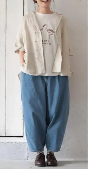 서울 베리 팬츠 데님으로 만든 둥근 모양의 팬츠. 블루