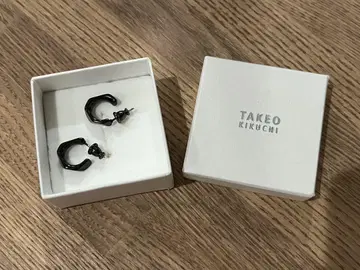 다케오 키쿠치 펜타곤 컷 귀걸이