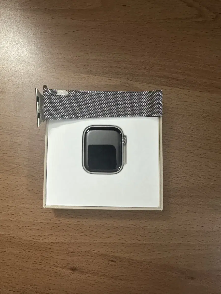 Refurbished New Apple Watch 7 Hermes 45 + Milanese Lew Loop