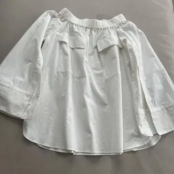 칼럼 에스트네이션 화이트 오프숄더 블라우스