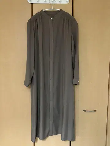 23구 베이지 그레이 긴팔 셔츠 원피스