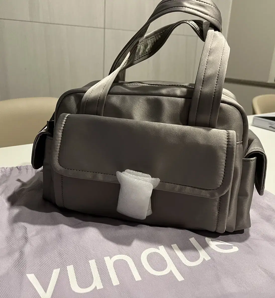 (New) Vunque Perfect Light Poshe Bag