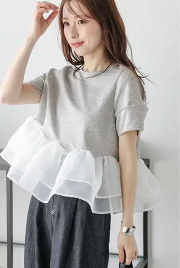 새상품 시착만 한 상품 라지엠 시어 프릴 티어드 상의