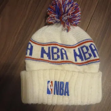 NBA 폼폼 포함 니트 모자 크림색