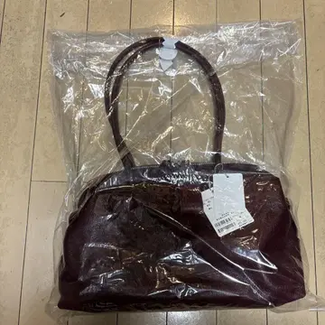 버건디 가죽 핸드백 새상품