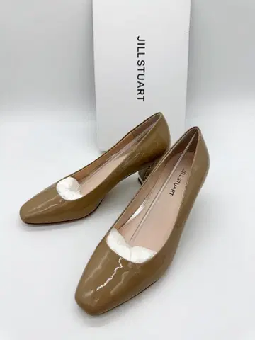 새상품 질스튜어트 스퀘어토 펌프스 베이지 23.5cm