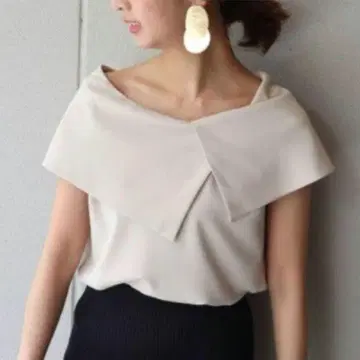 Noble 노블 사이드 오픈 와이드 칼라 블라우스 케이브 블라우스