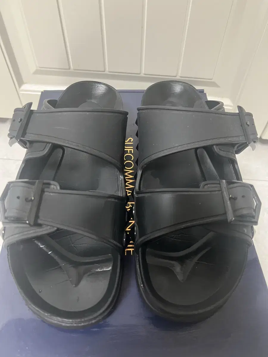 Authentic SUECOMMA BONI Two-Buckle Black Studded Sandals Slippers, Very Neat