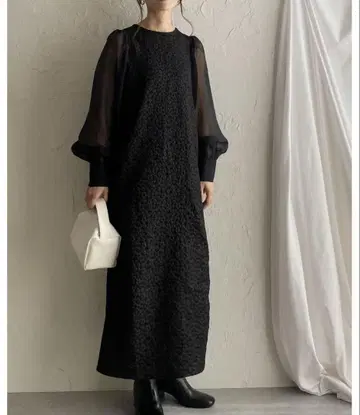 이 소재 절개 백 리본 긴팔 부푼 자카드 롱 도킹 원피스